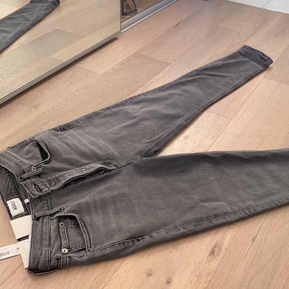 Agolde Nico High Rise Slim Fit in color Ceremony, size 26. - Picture 4 of 5